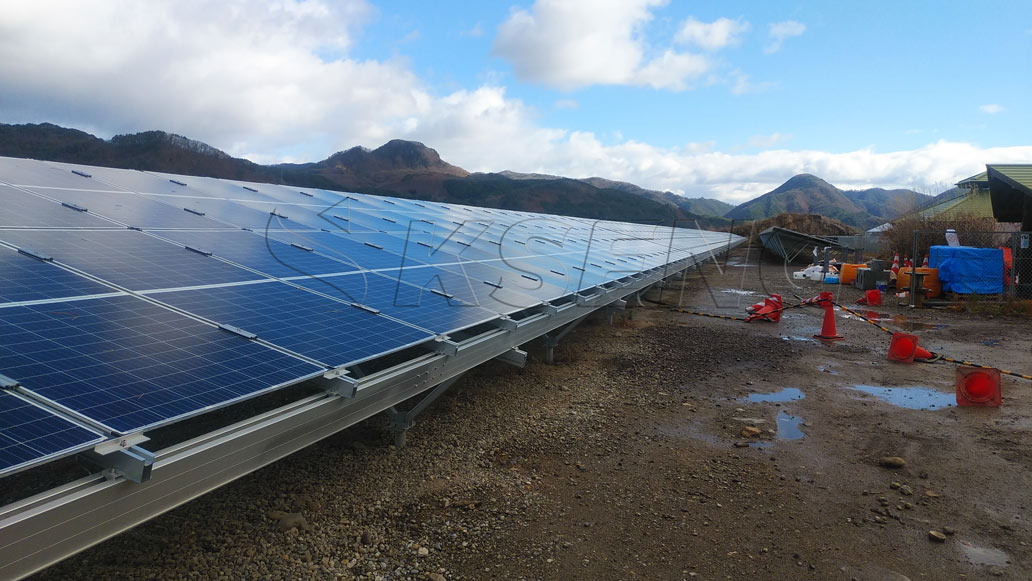 Kseng nuovo sistema solare a terra fornito di energia per un impianto solare da 9 MW in Giappone
